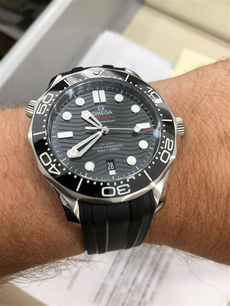 does crown on omega seamaster 300 diver dig into wrist|omega seamaster 300 folding clasp.